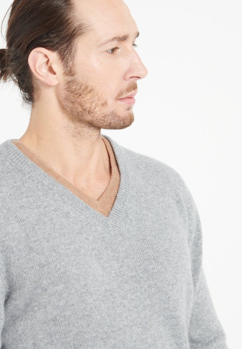 LUKE 13 Pull col V en cachemire 4 fils gris clair - Studio cashmere8