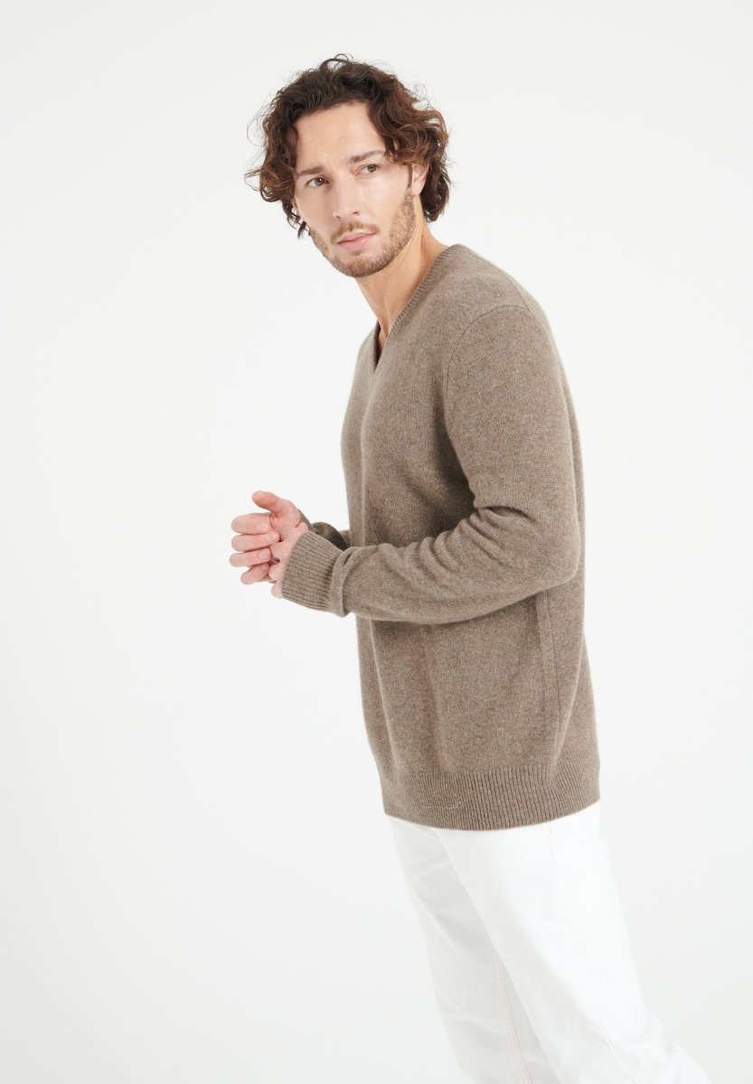 LUKE 13 Pull col V en cachemire 4 fils taupe - Studio cashmere8