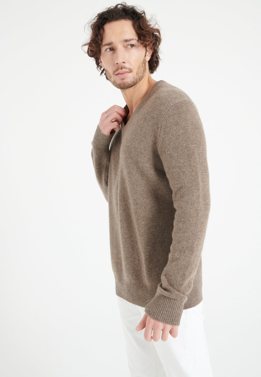 LUKE 13 Pull col V en cachemire 4 fils taupe - Studio cashmere8