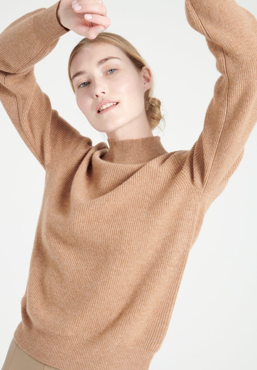 MIA 1 Pull col montant en cachemire à mailles côtelées camel - Studio cashmere8