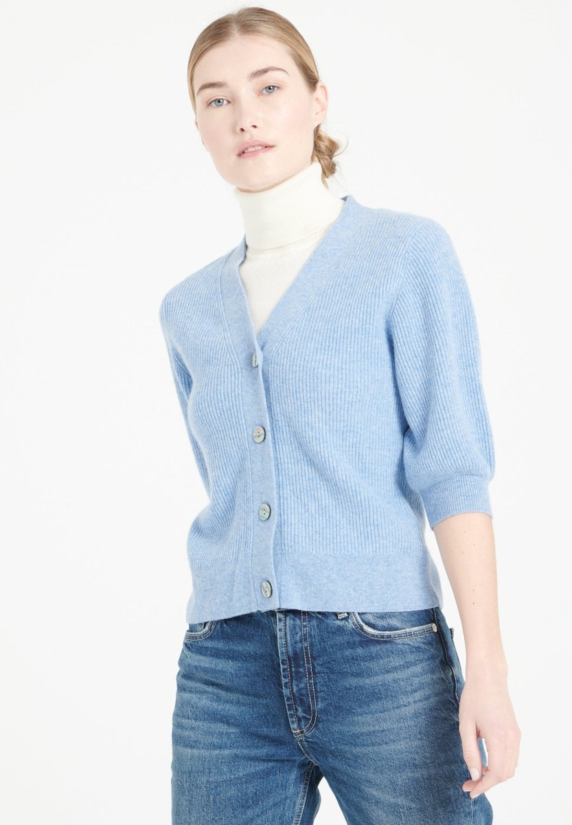 MIA 13 Cardigan col V en cachemire manches courtes à mailles côtelées bleu ciel - Studio cashmere8