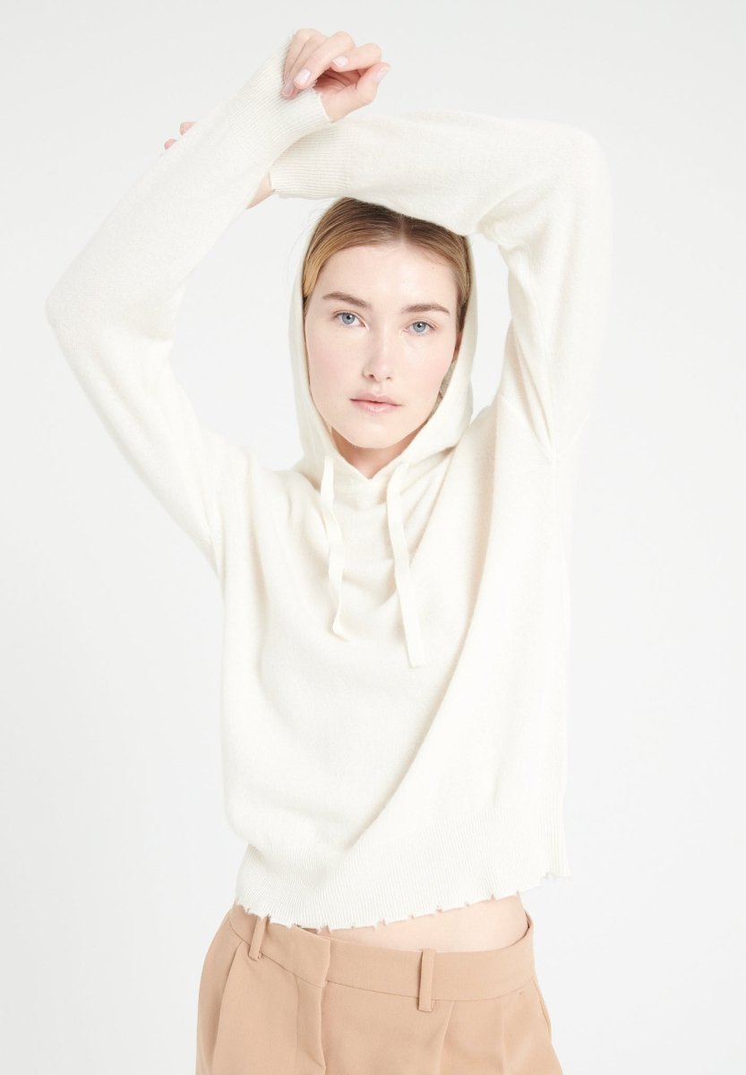 MIA 16 Sweat à capuche en cachemire avec finitions ciselées blanc écru - Studio cashmere8