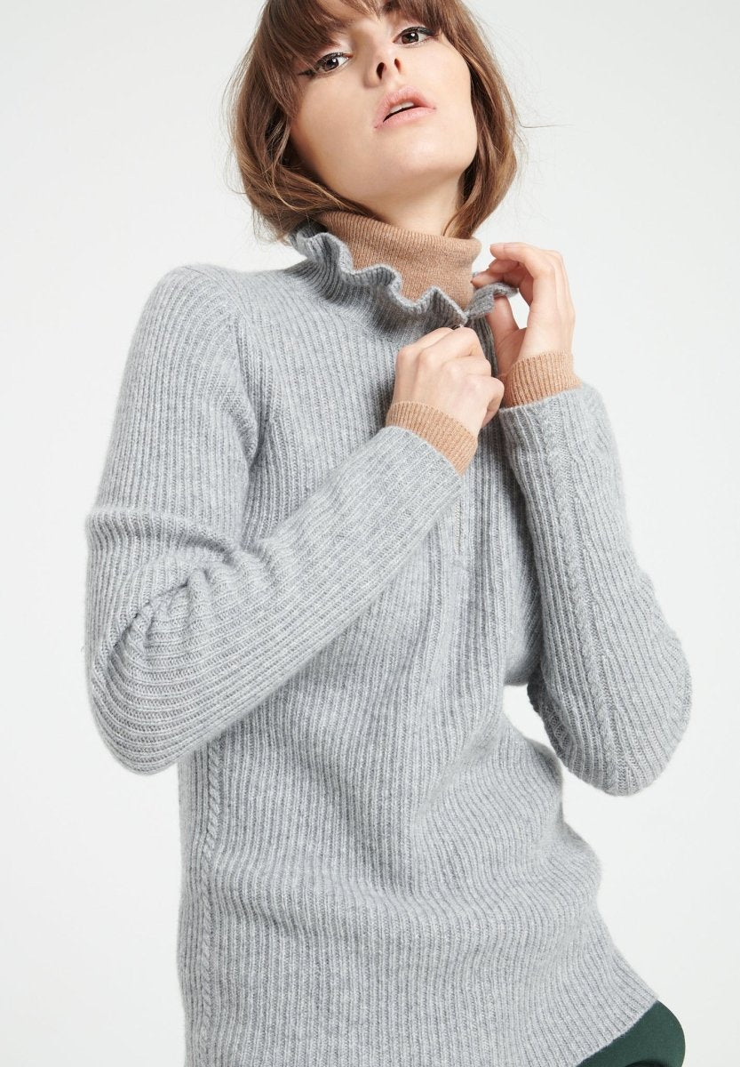 MIA 4 Pull col falbala zippé en cachemire à mailles côtelées gris clair - Studio cashmere8