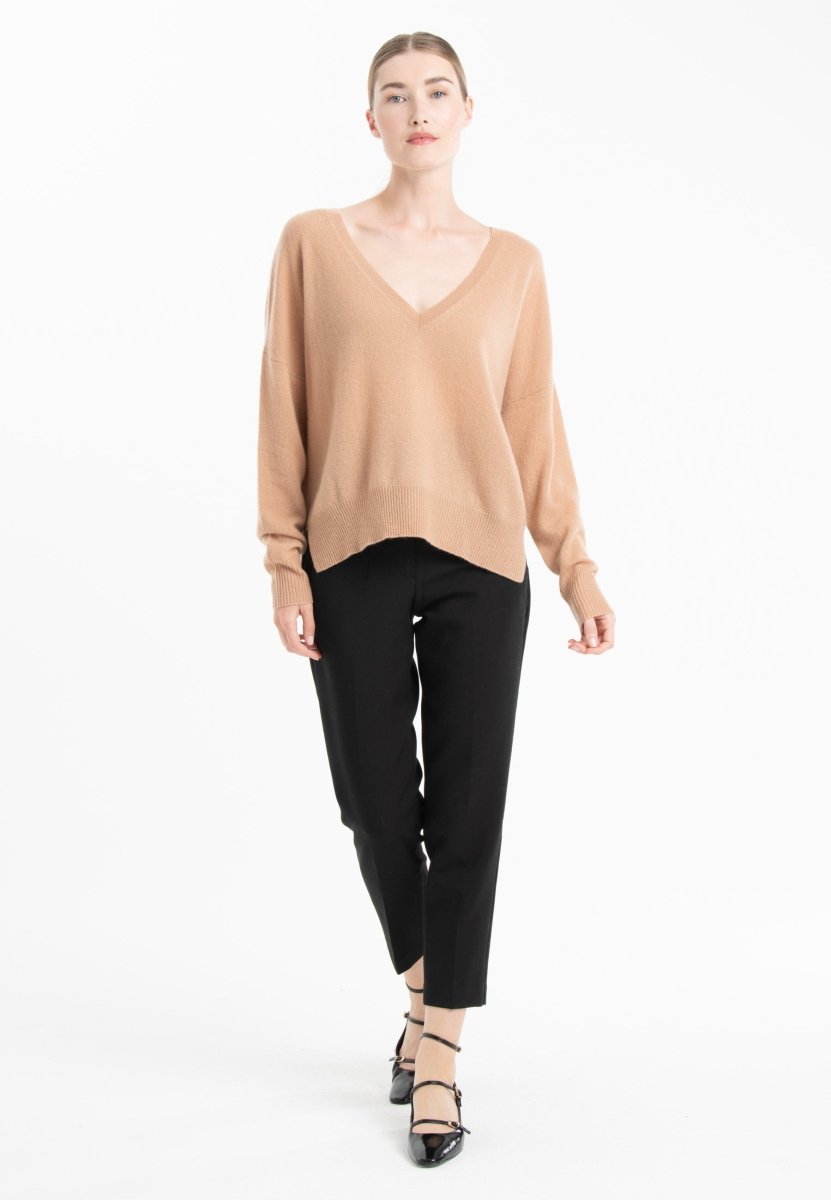 NAMI 23 Pull col V en cachemire avec bande couleur camel/beige - Studio cashmere8