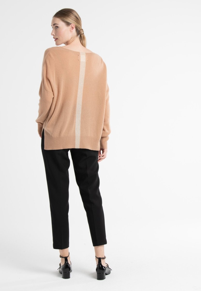 NAMI 23 Pull col V en cachemire avec bande couleur camel/beige - Studio cashmere8