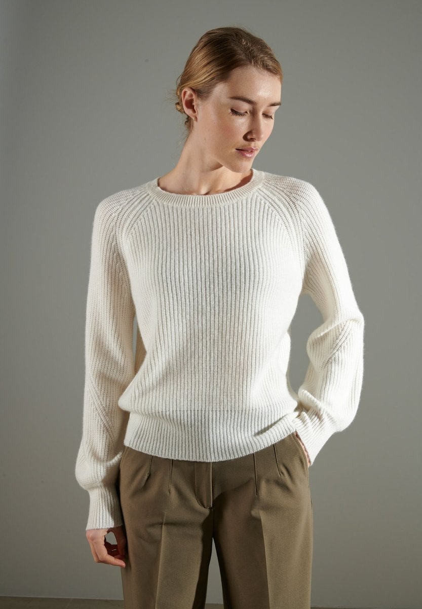 NAMI 6 Pull col rond manches raglan 4 fils en cachemire blanc écru - Studio cashmere8