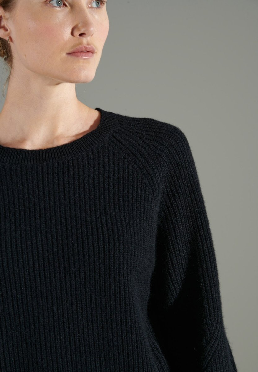 NAMI 6 Pull col rond manches raglan 4 fils en cachemire noir - Studio cashmere8