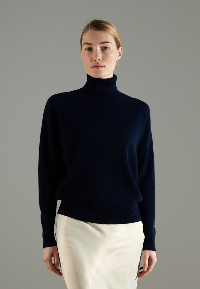 NAMI 7 Pull col roulé oversize en cachemire bleu marine