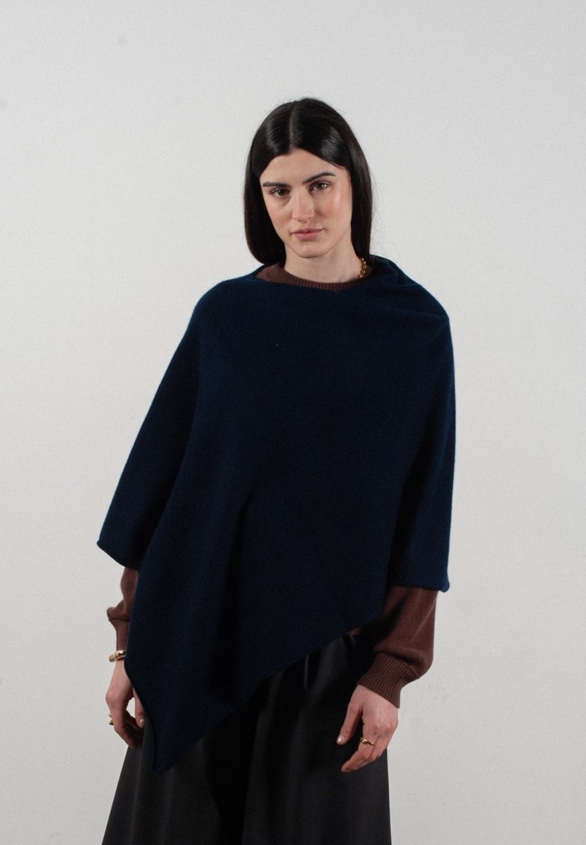 Poncho femme en cachemire bleu marine - LILLY 9 - Studio Cashmere8