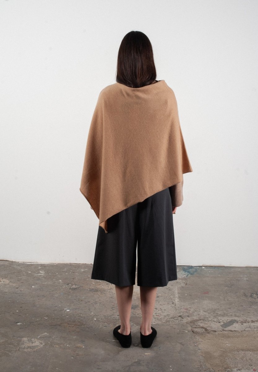 Women's camel cashmere poncho - LILLY 9 - Studio Cashmere8