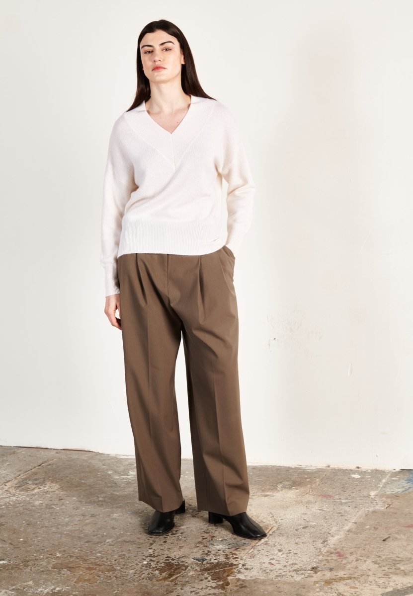 Pull col V cachemire 4 fils écru femme - HANA 12 - Studio cashmere8