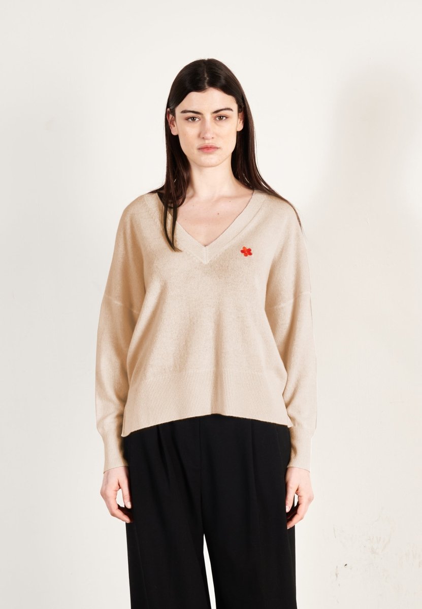 Pull col V cachemire beige femme - HANA 1 - Studio cashmere8