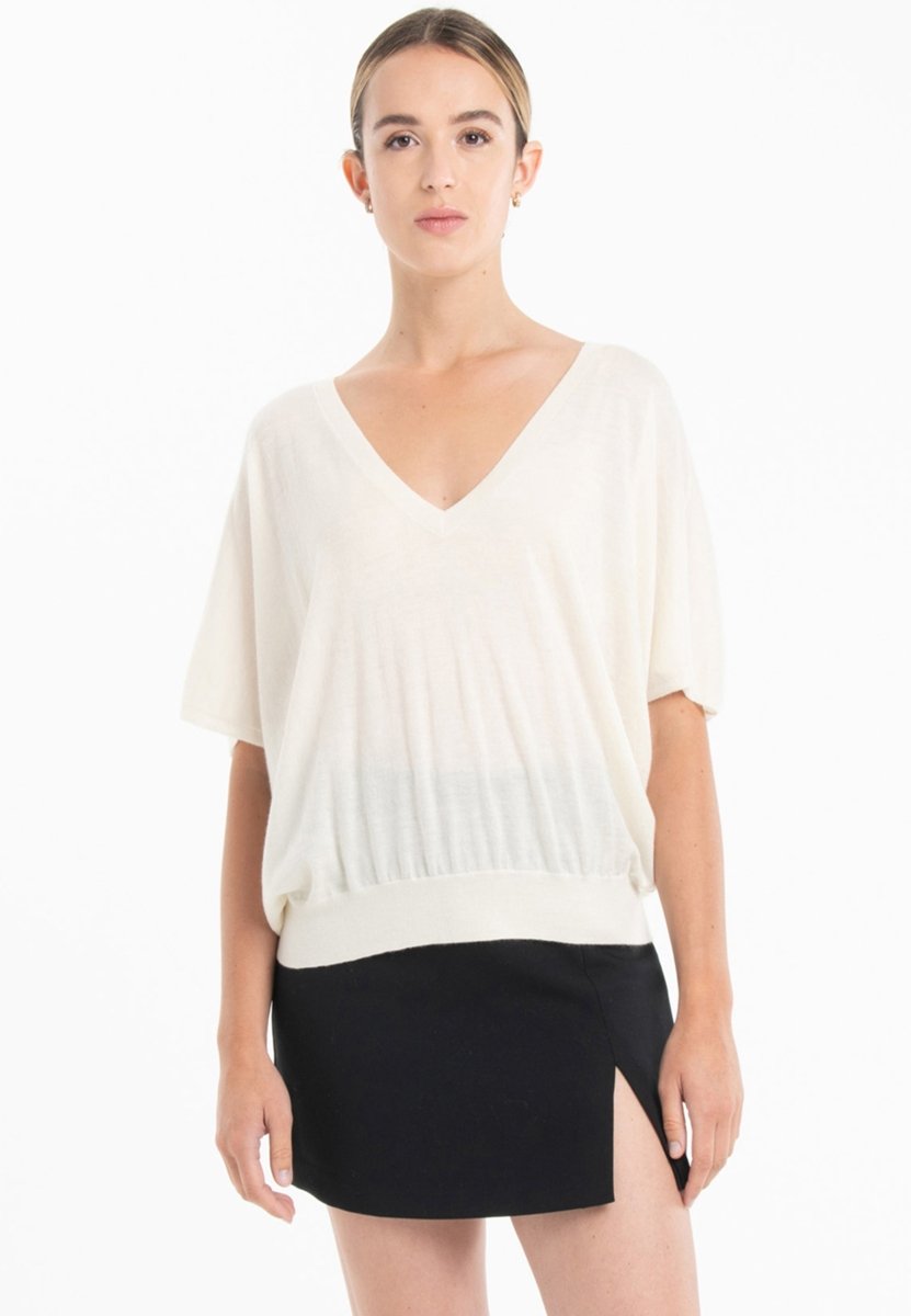Pull col V manches chauve souris ultrafin cachemire et laine blanc femme - KELLY 6 - Studio cashmere8