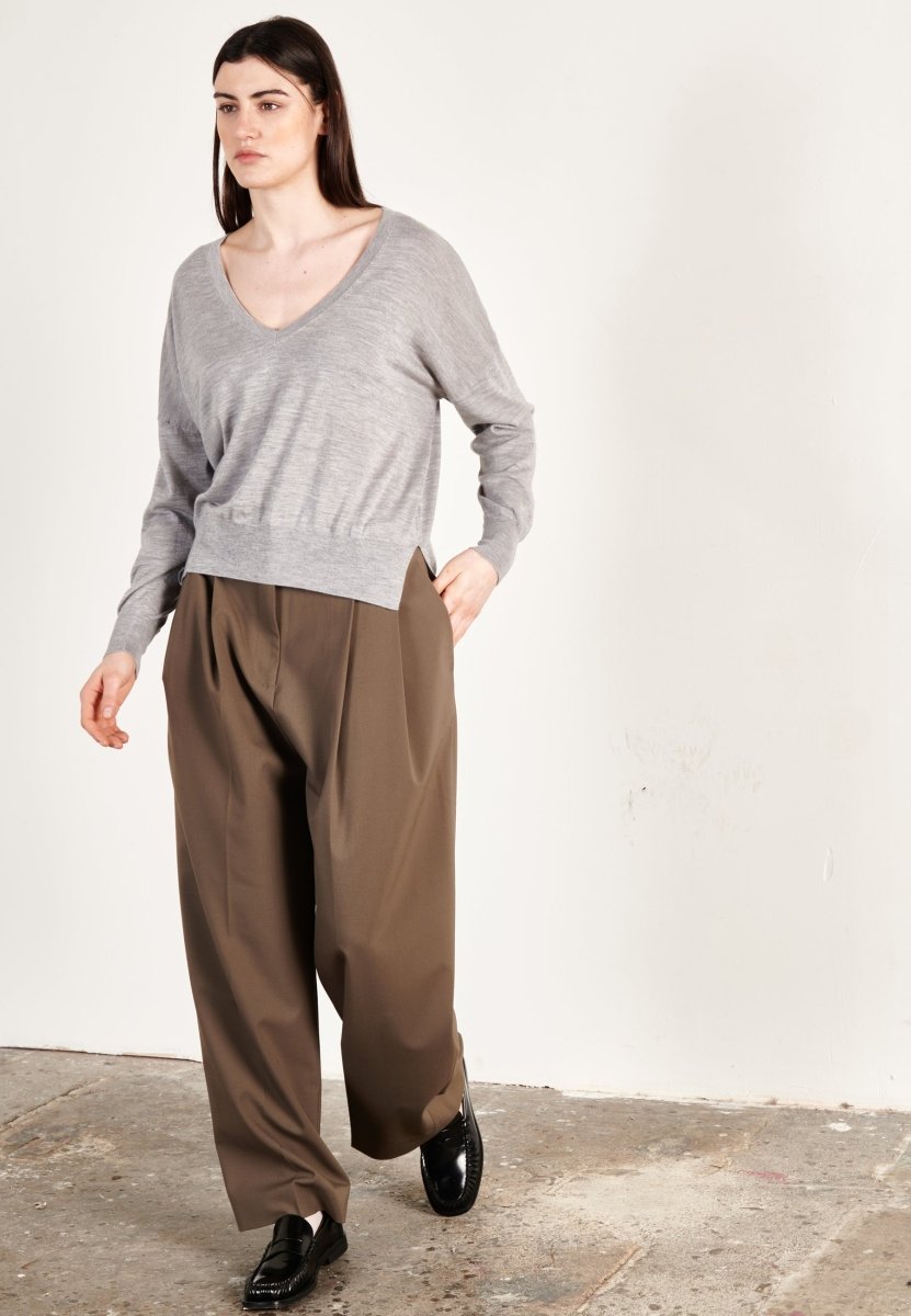Pull col V oversize ultrafin cachemire et laine gris femme - KELLY 10 - Studio cashmere8