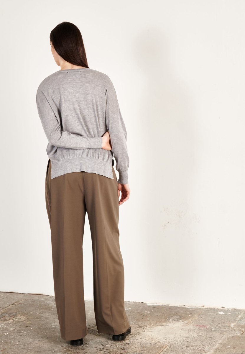 Pull col V oversize ultrafin cachemire et laine gris femme - KELLY 10 - Studio cashmere8