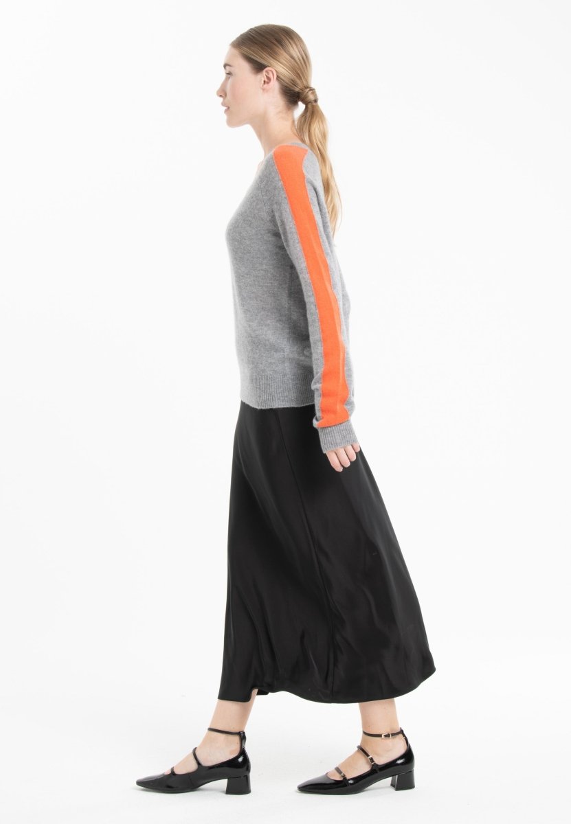 RIA 1 Pull col V avec bande sur les manches en cachemire gris clair/mandarine - Studio cashmere8