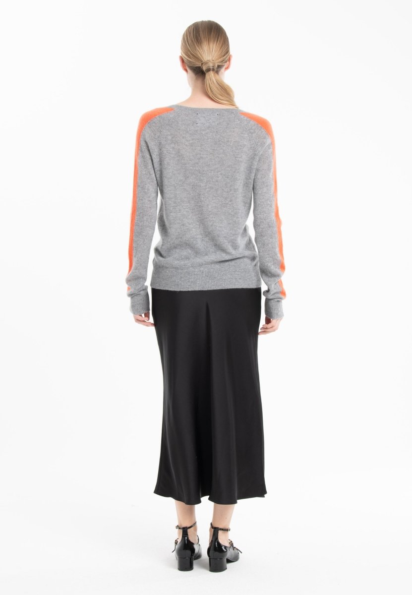 RIA 1 Pull col V avec bande sur les manches en cachemire gris clair/mandarine - Studio cashmere8