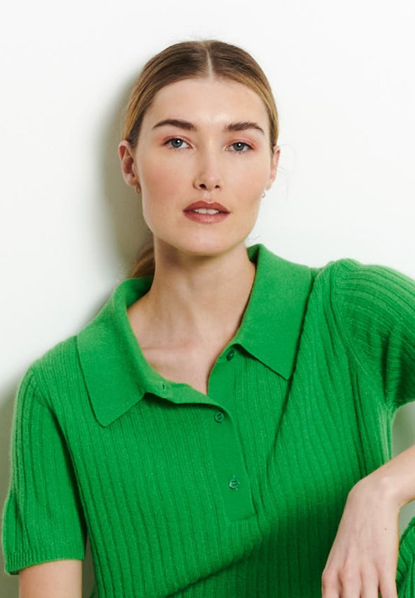 RIA 13 Polo croptop en côte traditionnelle en cachemire vert pomme - Studio cashmere8