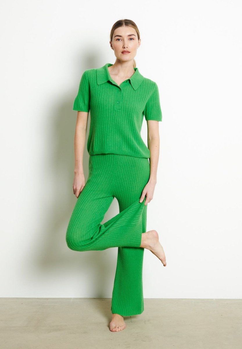 RIA 13 Polo croptop en côte traditionnelle en cachemire vert pomme - Studio cashmere8