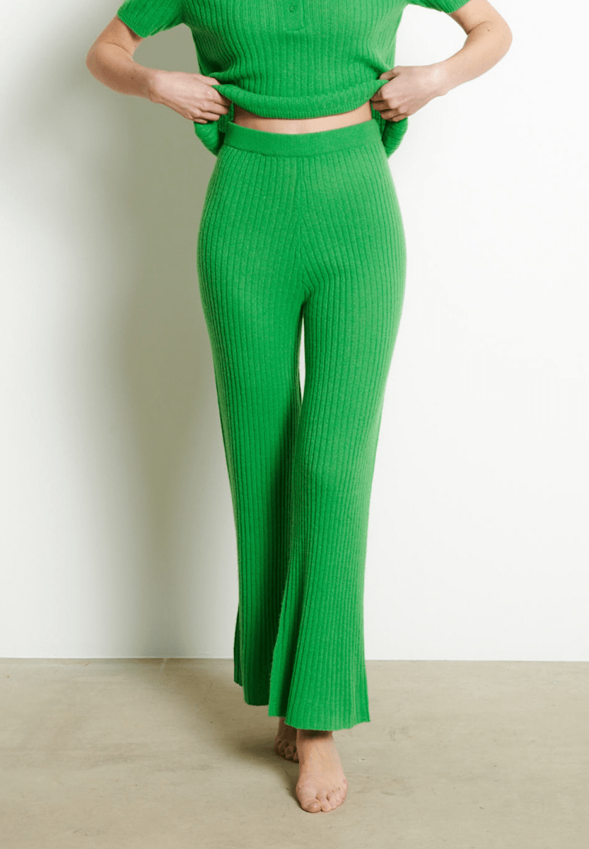 RIA 14 Pantalon coupe évasé en côte traditionnelle en cachemire vert pomme - Studio cashmere8