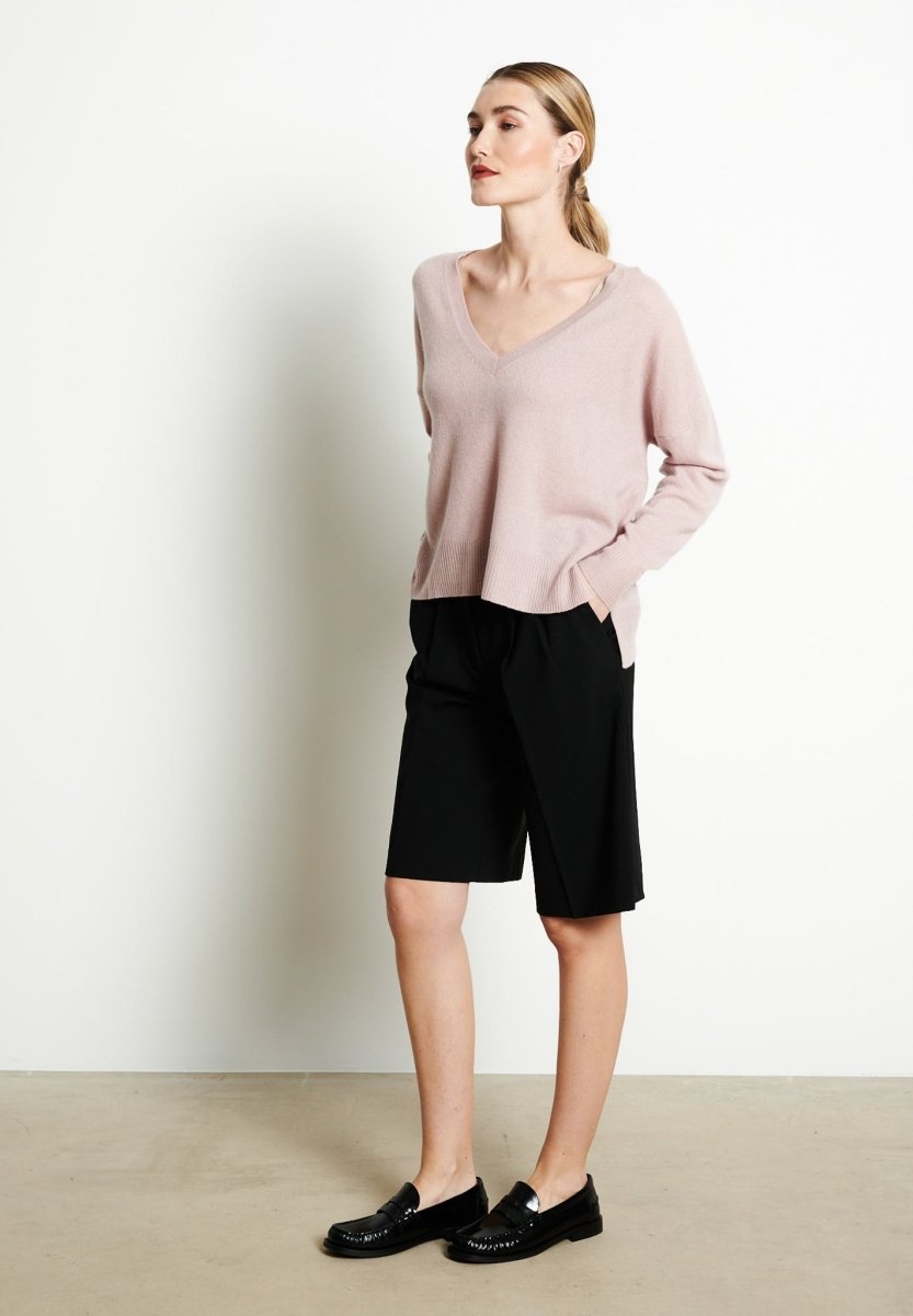 RIA 3 Pull col V profond oversize en cachemire nude - Studio cashmere8