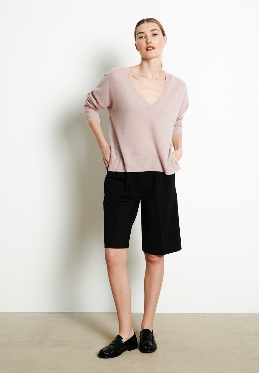 RIA 3 Pull col V profond oversize en cachemire nude - Studio cashmere8