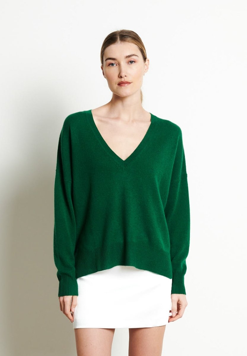 RIA 3 Pull col V profond oversize en cachemire vert émeraude - Studio cashmere8