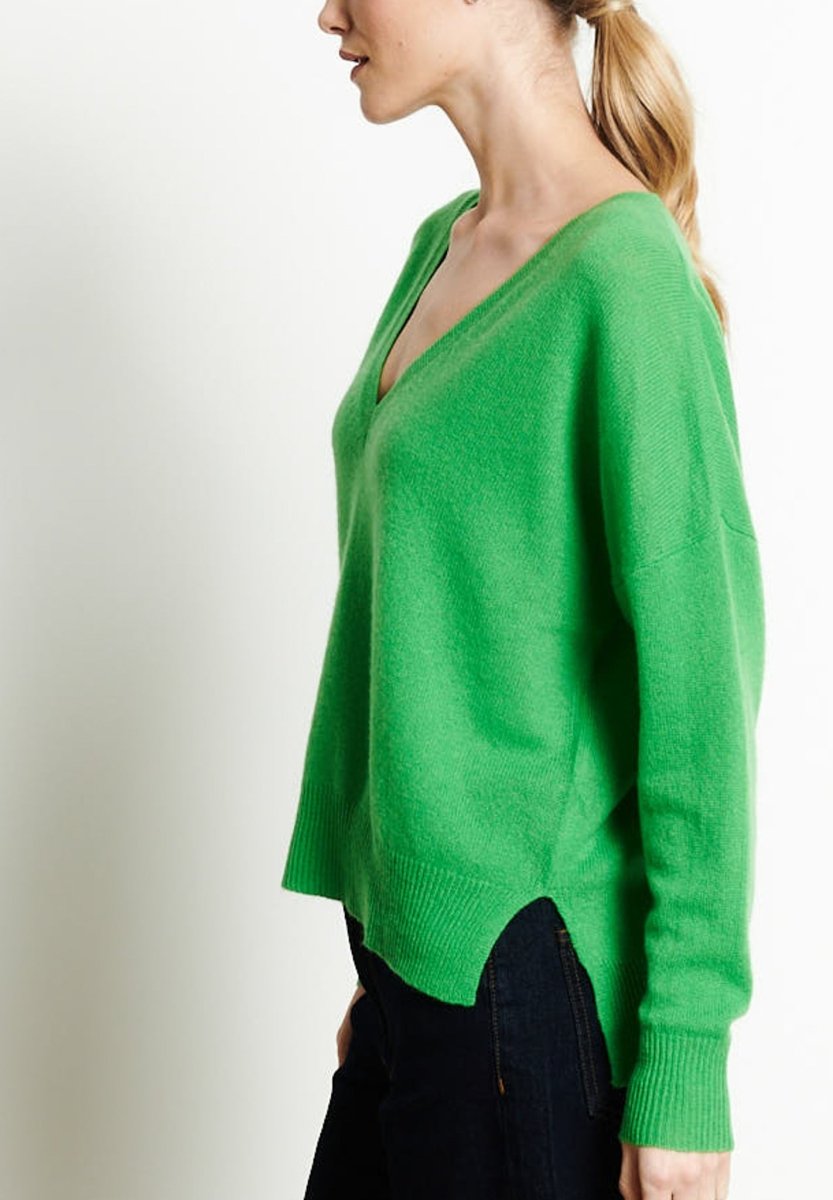 RIA 3 Pull col V profond oversize en cachemire vert pomme - Studio cashmere8