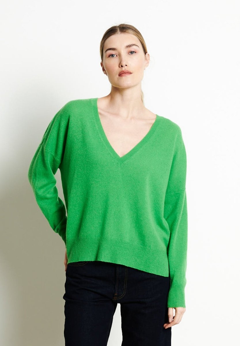 RIA 3 Pull col V profond oversize en cachemire vert pomme - Studio cashmere8