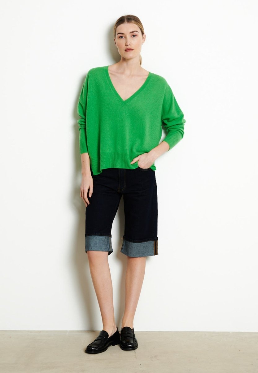 RIA 3 Pull col V profond oversize en cachemire vert pomme - Studio cashmere8