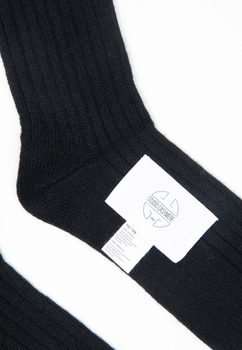 UNI 12 Chausettes en côte traditionnelle 4 fils en cachemire noir - Studio cashmere8