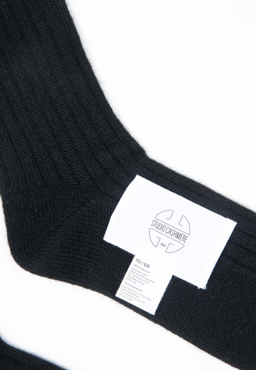 UNI 13 Chausettes en côte traditionnelle 4 fils en cachemire noir - Studio cashmere8