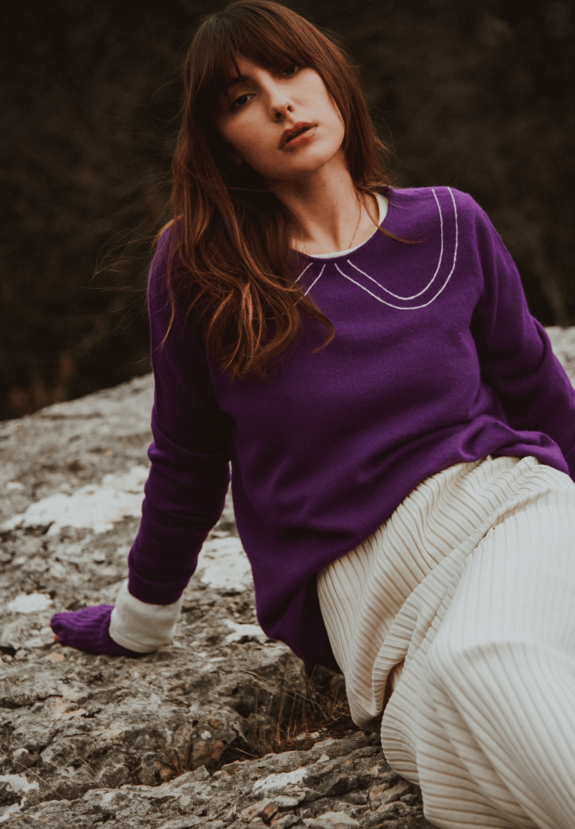 ZAYA 11 Pull col claudine intarsia en cachemire violet foncé - Studio cashmere8