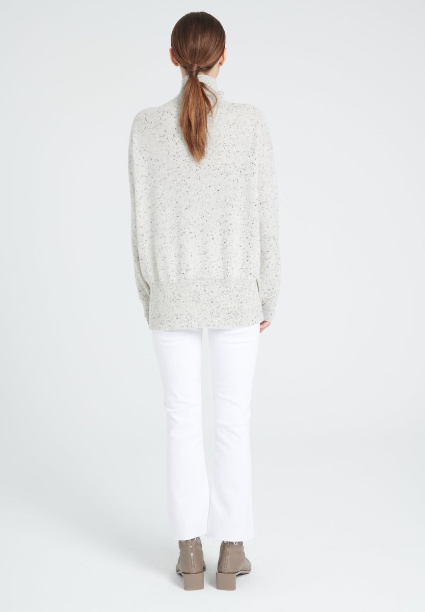 ZAYA 13 Pull col montant oversize en cachemire blanc point noir - Studio cashmere8