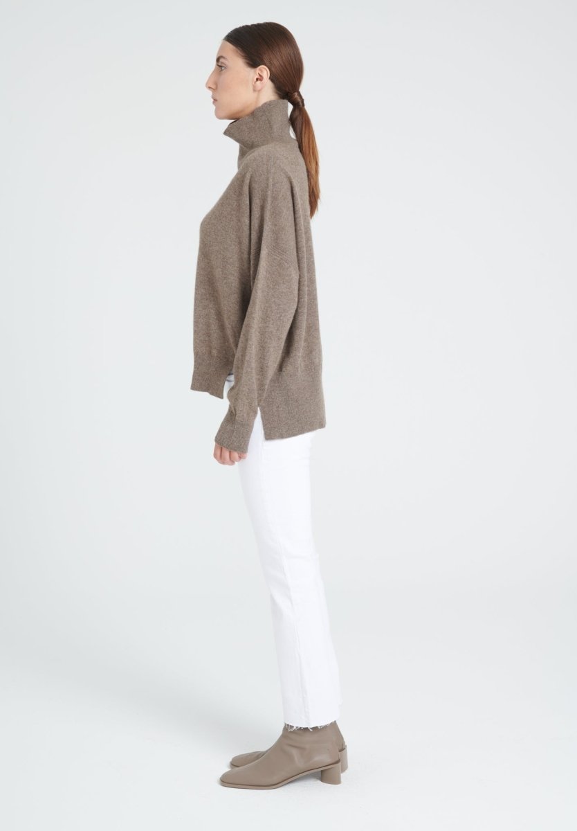 ZAYA 13 Pull col montant oversize en cachemire taupe - Studio cashmere8