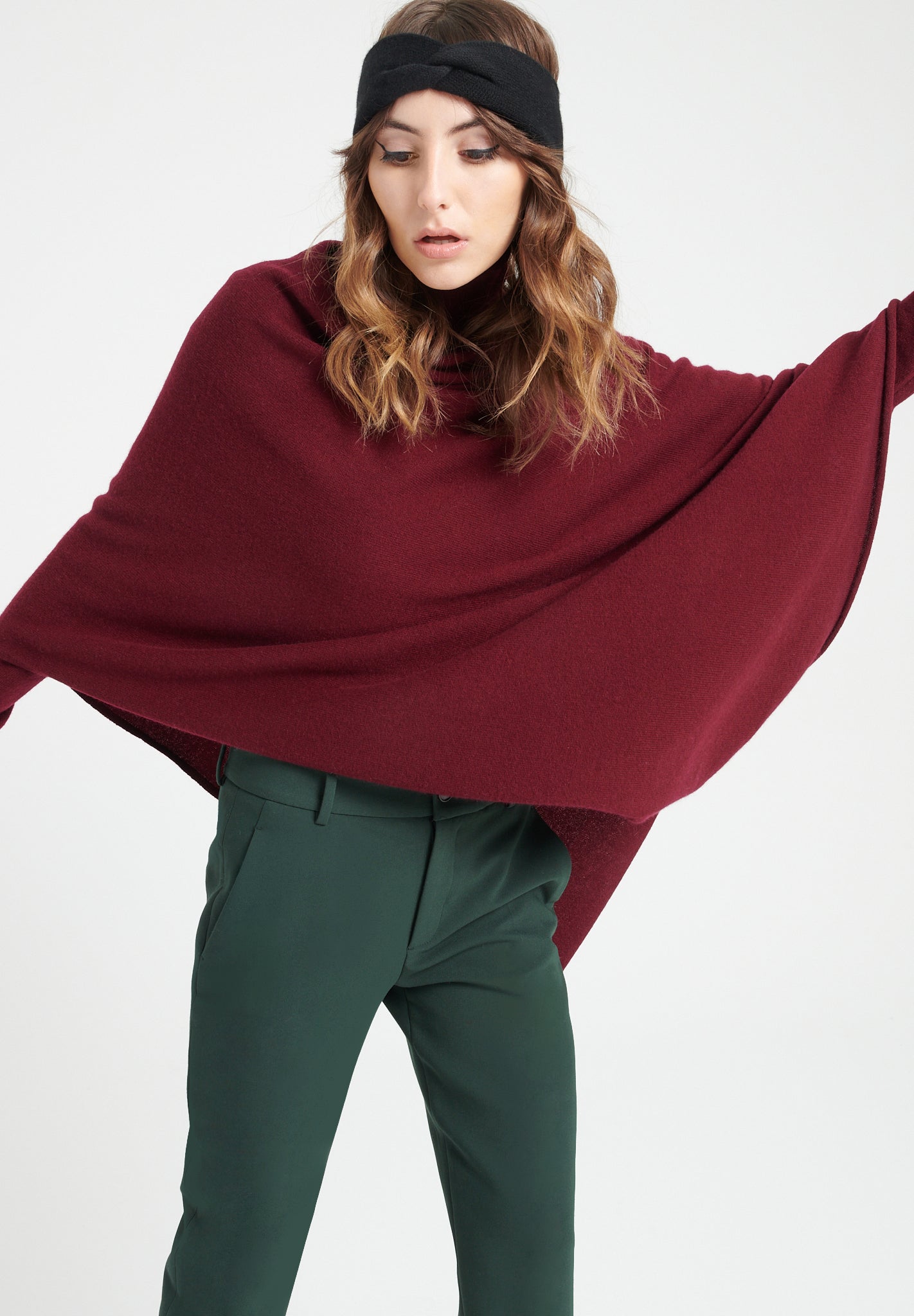 LILLY 9 Poncho col V rouge bordeaux